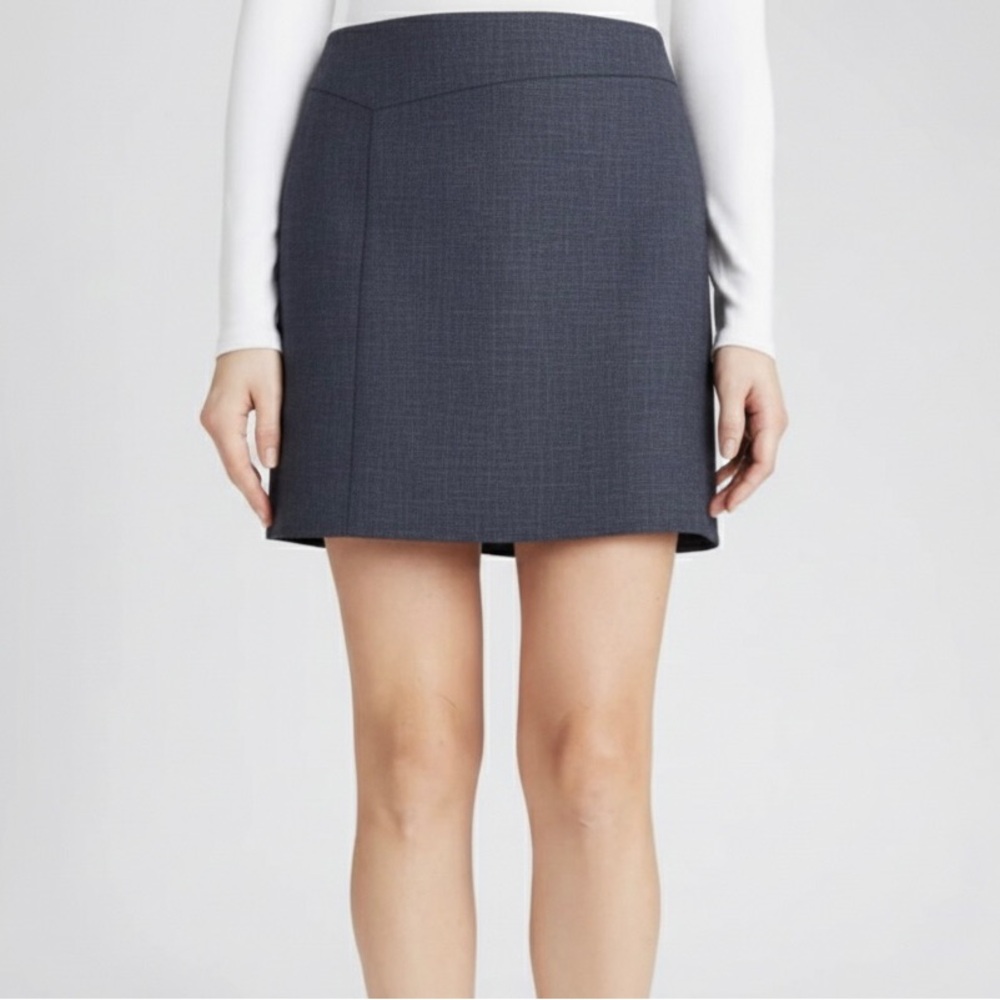 Kit and Ace New With Tags Size 8 Seymour Short Skirt Navy Chambray Classic Fit